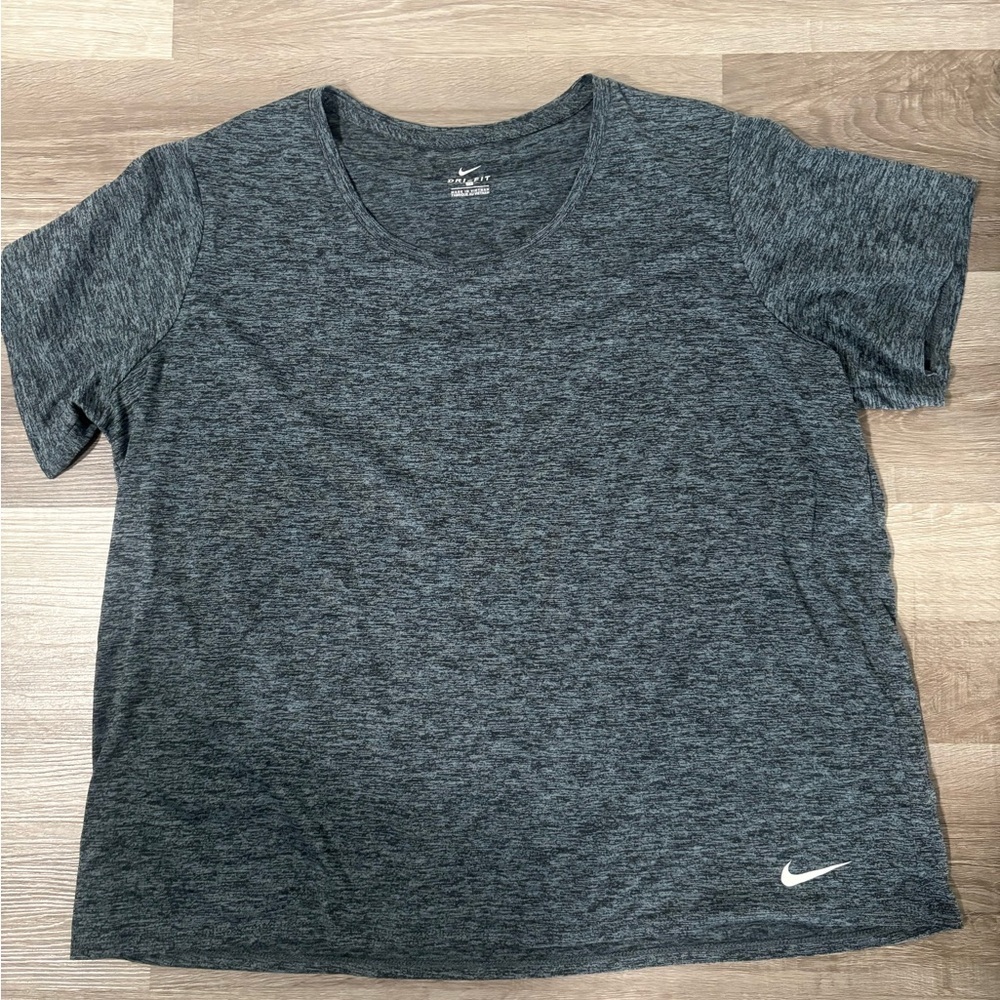 Nike Women's Heathered Gray Short Sleeve Tee